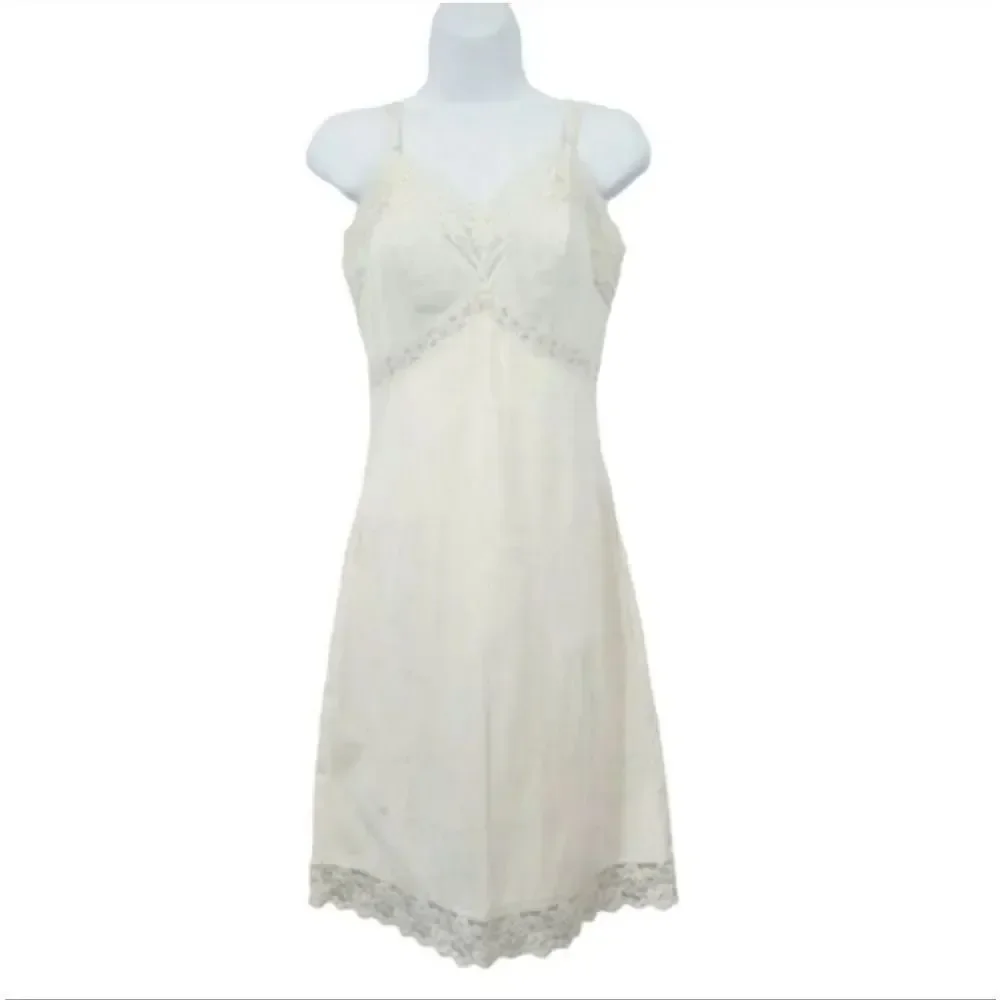 Vintage 60's Penneys Gaymode Ivory Woven Satin and Lace Slip Size 34 Avg/Small - Picture 3 of 11